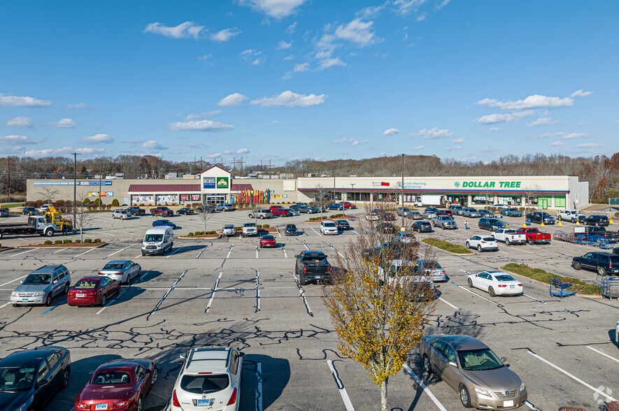 167 Waterford N Pky, Waterford, CT for lease - Building Photo - Image 3 of 7