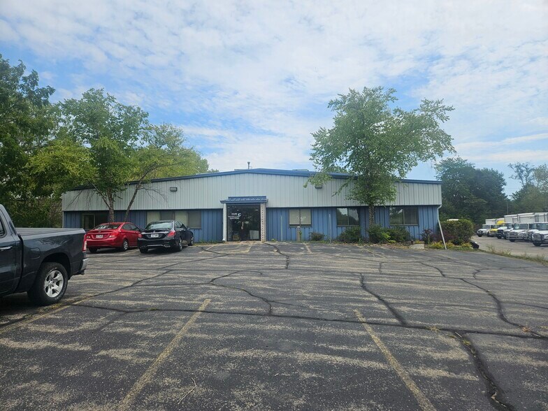 4253 Argosy Ct, Madison, WI à louer - Photo du bâtiment - Image 3 de 7