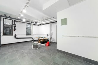 255 W 22nd St, New York, NY for lease Interior Photo- Image 2 of 4