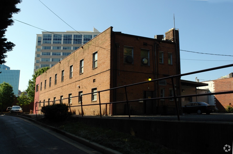 2039 Wilson Blvd, Arlington, VA for lease - Building Photo - Image 3 of 4