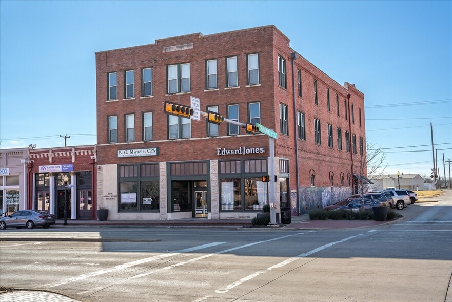 102 E Moore Ave, Terrell, TX for sale - Building Photo - Image 1 of 39