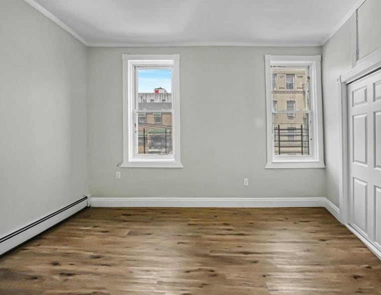 704-706 E 183rd St, Bronx, NY for sale - Interior Photo - Image 3 of 20