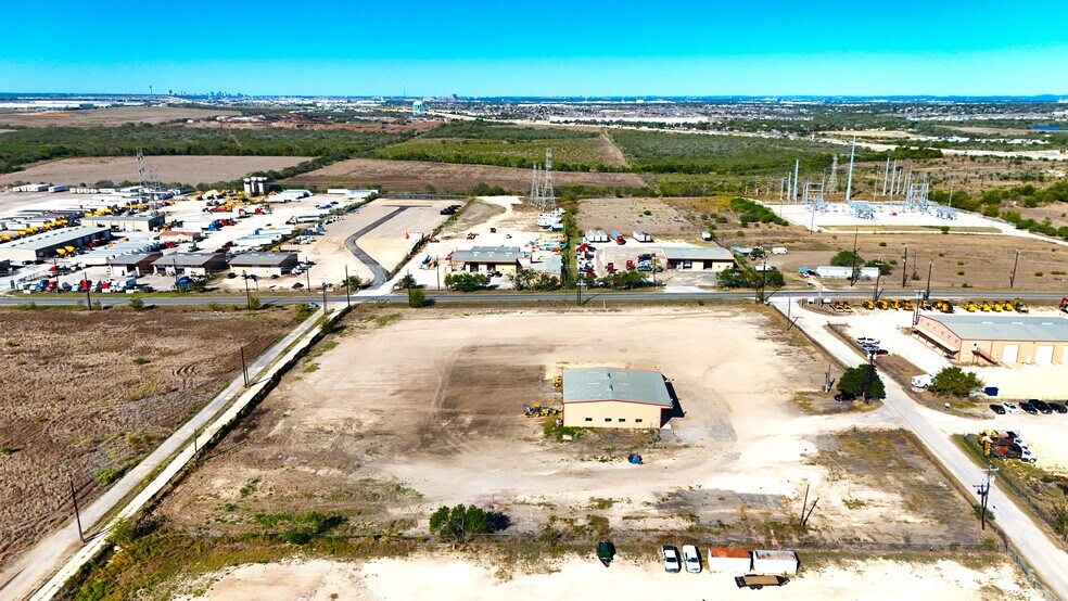 2290 FM 1516 N, Converse, TX à louer - Photo du bâtiment - Image 2 de 4