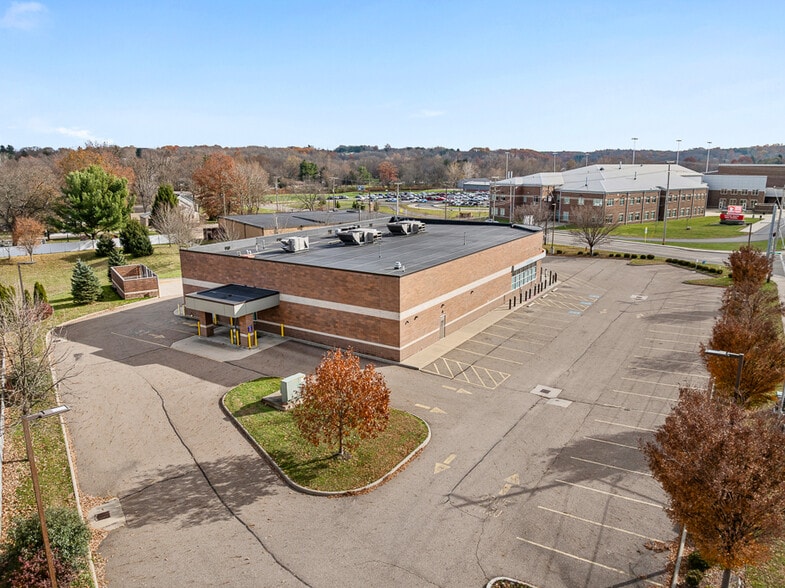 4042 Cleveland Ave SW, Canton, OH à louer - Photo du bâtiment - Image 3 de 9