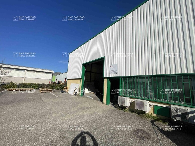 Flex in Gémenos for lease - Building Photo - Image 2 of 11