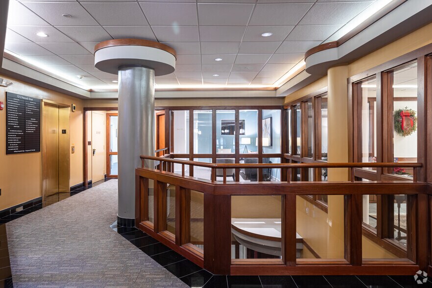 1212 Hancock St, Quincy, MA for lease - Lobby - Image 3 of 4