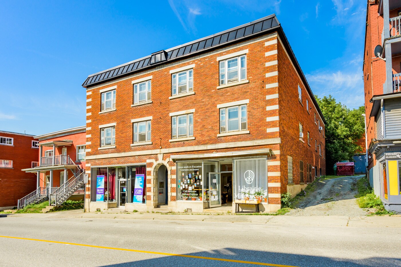 361-371 Rue Alexandre, Sherbrooke, QC for sale Primary Photo- Image 1 of 1