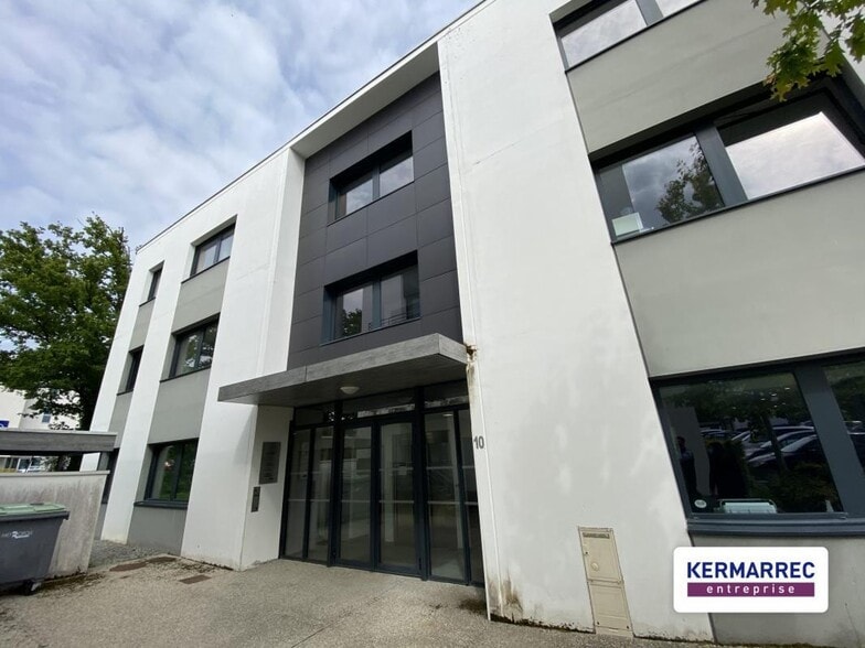 Office in Chartres-de-Bretagne for sale - Building Photo - Image 2 of 4