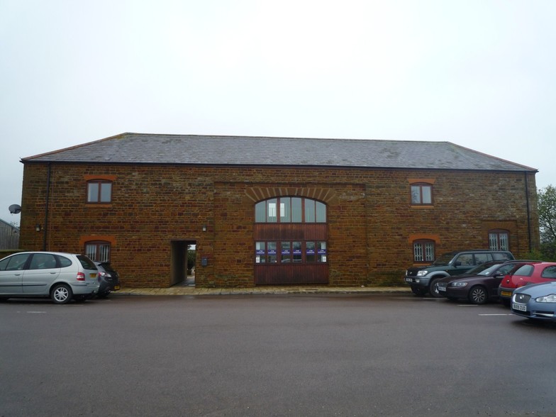 1-4 Lodge Barn Farm, Northampton à louer - Photo du bâtiment - Image 2 de 9