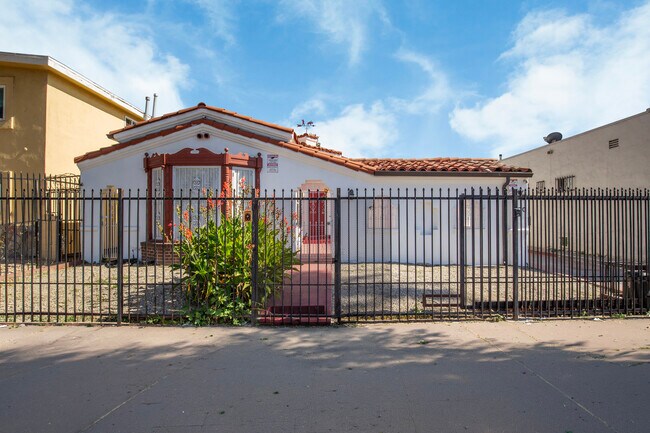 More details for 520 W 82nd St, Los Angeles, CA - Multifamily for Sale