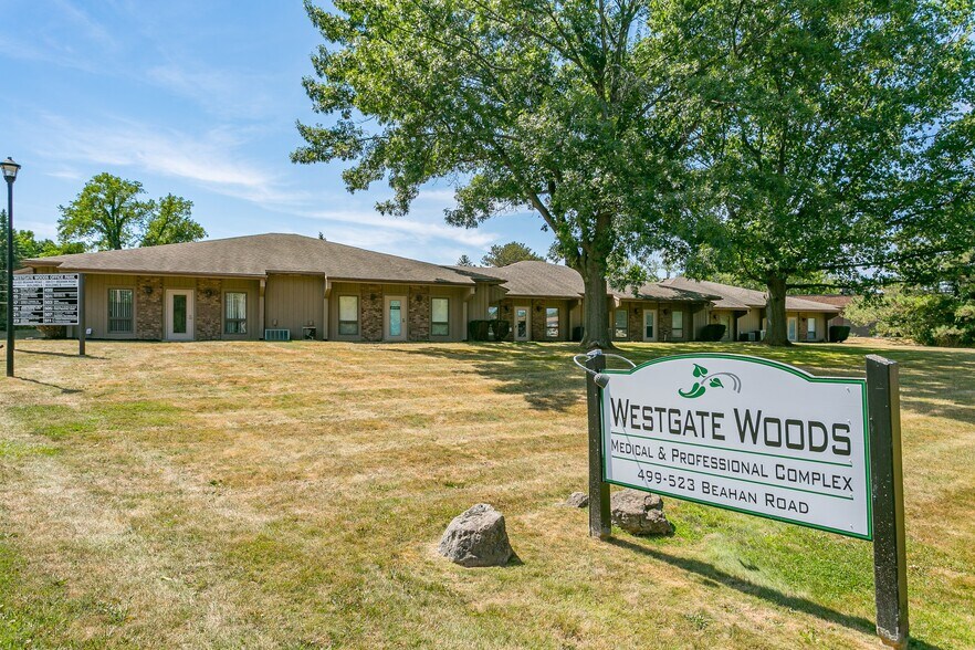 507 Beahan Rd, Rochester, NY à vendre - Photo du bâtiment - Image 2 de 3