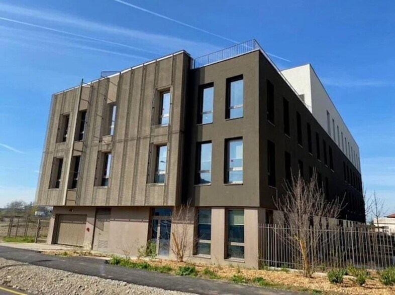 22 Avenue Jean Jaurès, Décines-Charpieu à vendre - Photo du bâtiment - Image 2 de 10