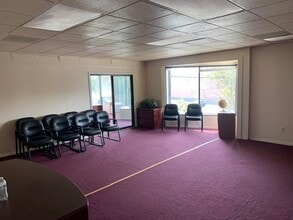 4420 Easton Dr, Bakersfield, CA for lease Interior Photo- Image 2 of 6