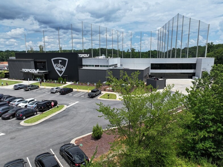 609 Guilford College Rd, Greensboro, NC for sale - Building Photo - Image 2 of 9