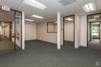 135 N Arlington Heights Rd, Buffalo Grove, IL for lease Interior Photo- Image 2 of 7