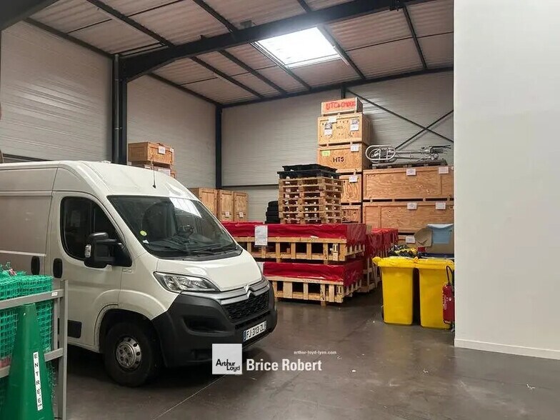 Office in Chassieu for lease - Interior Photo - Image 2 of 5