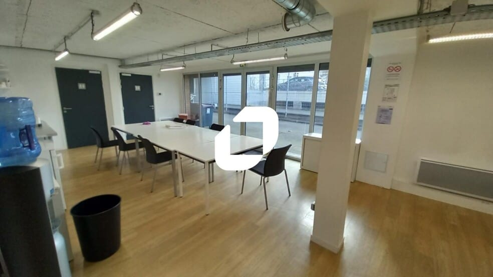 677 Bis Avenue De La République, Lille for sale - Interior Photo - Image 3 of 12