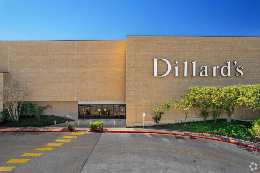 6301 NW Loop 410, San Antonio, TX à vendre - Photo du bâtiment - Image 3 de 6