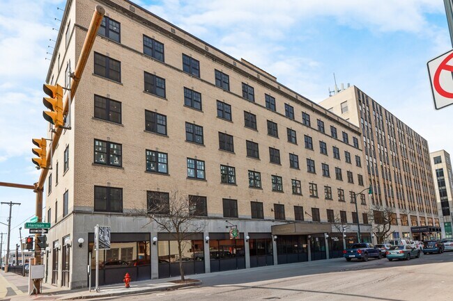 Plus de détails pour 250 Harrison St, Syracuse, NY - Commerce de détail à louer