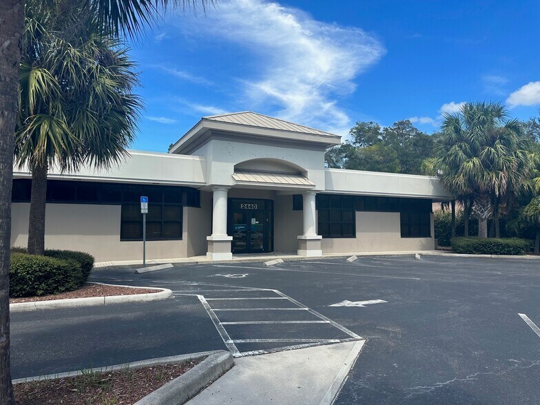 2440 Sunset Point Rd, Clearwater, FL à louer - Photo du bâtiment - Image 2 de 19