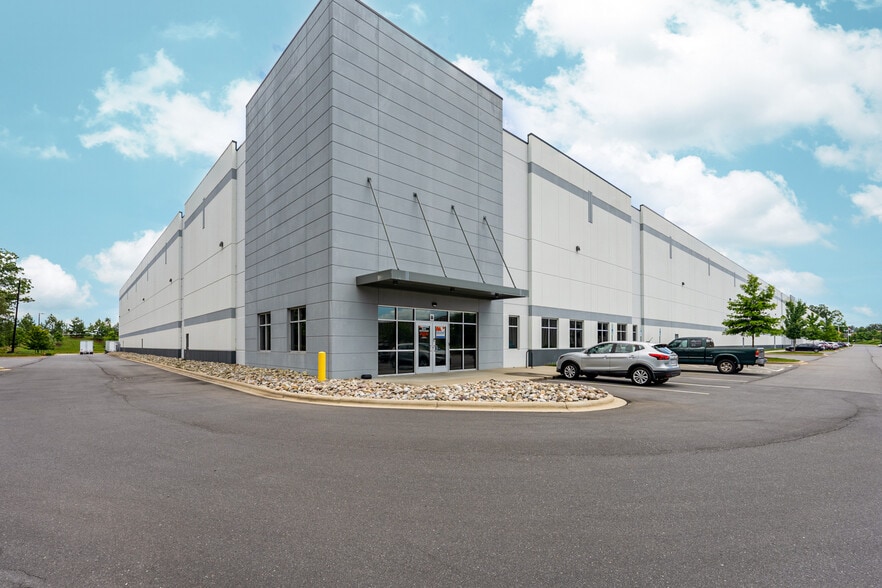 11201 Ed Brown Rd, Charlotte, NC for lease - Building Photo - Image 3 of 12