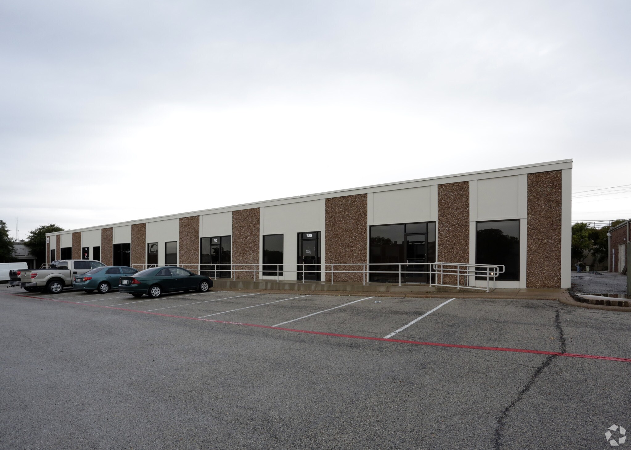 700 Business Pky, Richardson, TX à vendre Photo principale- Image 1 de 1