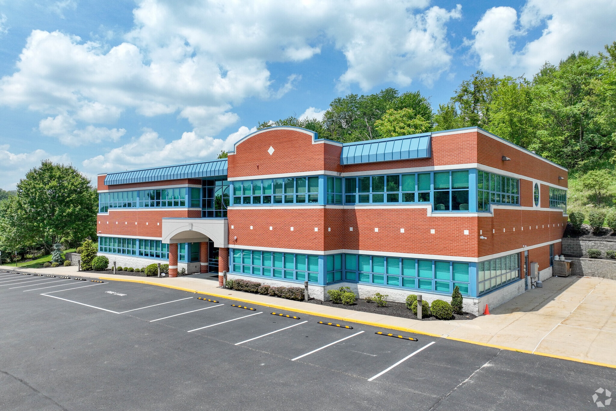 125 Hillvue Ln, Pittsburgh, PA for lease Primary Photo- Image 1 of 5