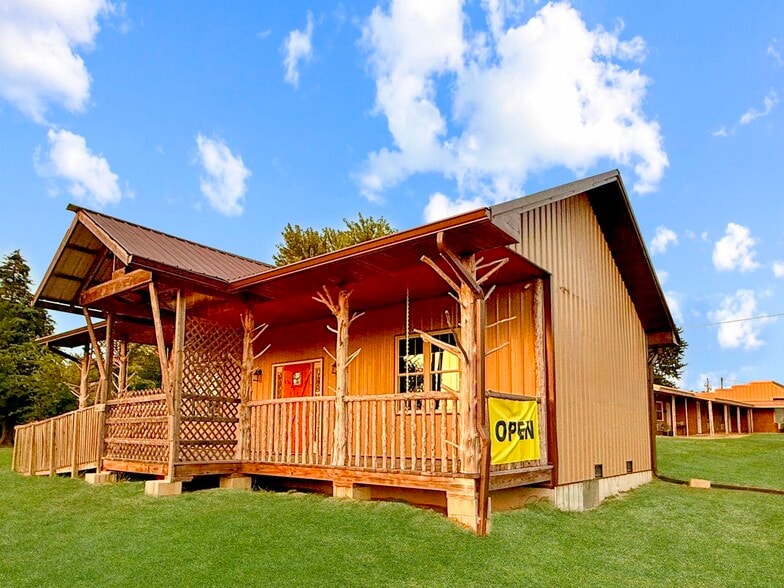 401 N Busch Ave, Mountain Grove, MO à vendre - Photo du bâtiment - Image 2 de 28