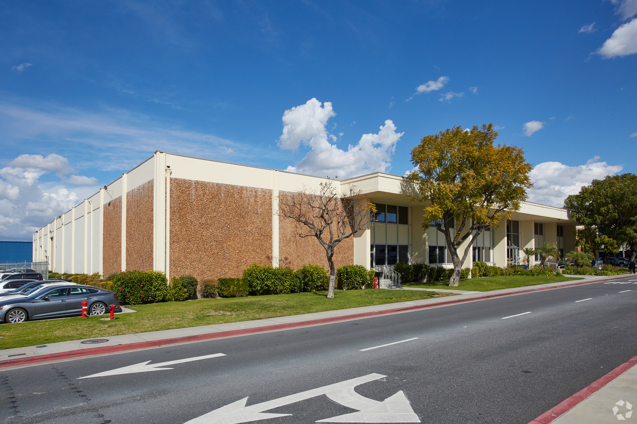 4401 E Donald Douglas Dr, Long Beach, CA for sale Primary Photo- Image 1 of 1