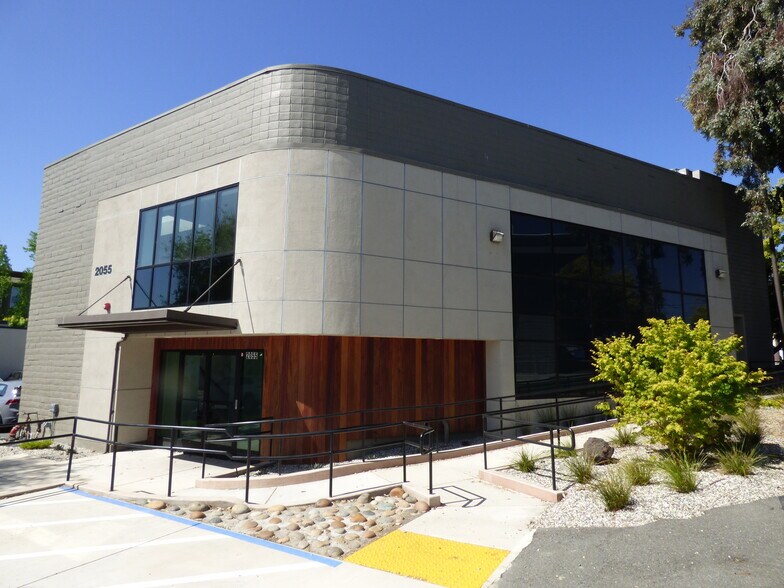 2055 N Broadway, Walnut Creek, CA à vendre - Photo du bâtiment - Image 2 de 17