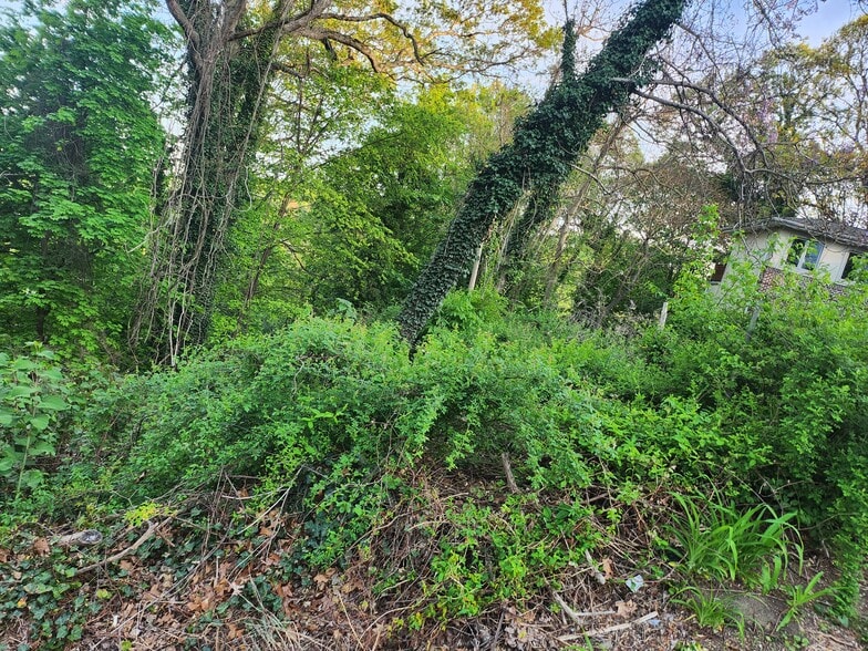 Fernwood Ln, Roslyn, NY for sale - Primary Photo - Image 1 of 3