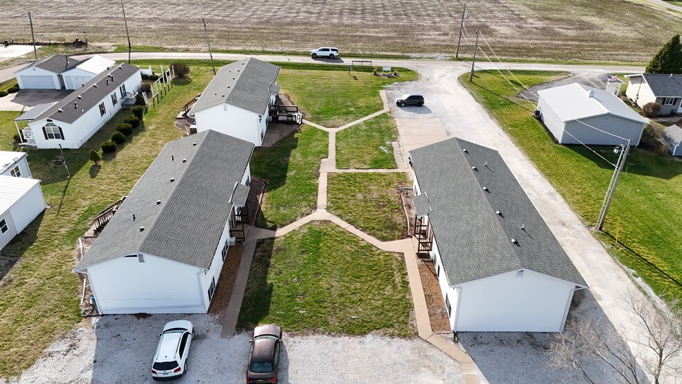 219 S F St, La Harpe, IL à vendre - Photo du bâtiment - Image 2 de 2