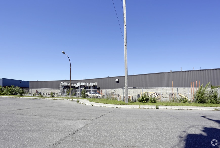 9300 Boul Ray-Lawson, Montréal, QC for lease - Building Photo - Image 3 of 6