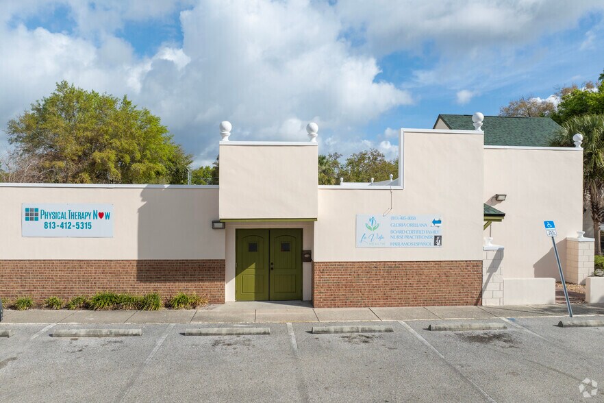9780 56th St N, Temple Terrace, FL à louer - Photo du bâtiment - Image 2 de 7