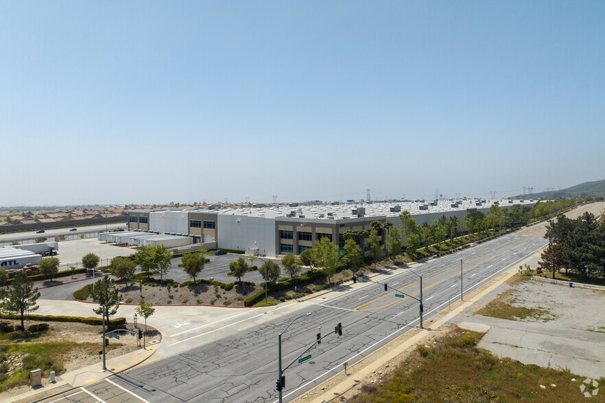 17335 Glen Helen Pky, San Bernardino, CA for lease - Building Photo - Image 3 of 8