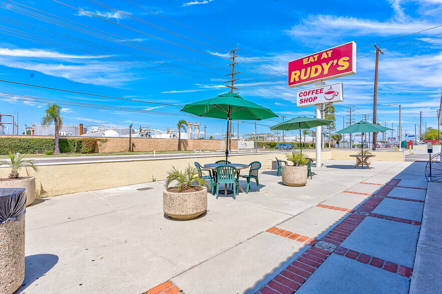 558 E Anaheim St, Wilmington, CA à vendre - Photo du bâtiment - Image 3 de 14