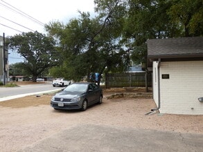 2222 Western Trails Blvd, Austin, TX à louer Photo intérieure- Image 2 de 26