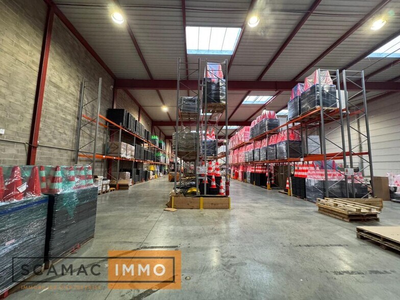 Industrial in Combs-la-Ville for lease - Building Photo - Image 1 of 8