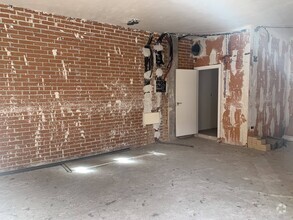 Retail in Parla, MAD for lease Interior Photo- Image 2 of 4