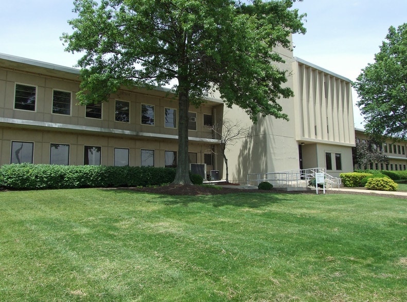 1208 Massillon Rd, Akron, OH à louer - Photo du bâtiment - Image 2 de 3