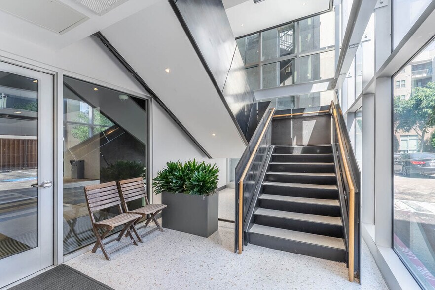 3400 Oak Grove Ave, Dallas, TX à louer - Photo du bâtiment - Image 2 de 24