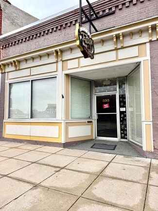 Plus de détails pour 335 River St, Manistee, MI - Commerce de détail à vendre