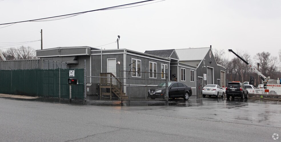 Shipley Ave portefeuille de 3 propriétés à vendre sur LoopNet.ca - Photo du bâtiment - Image 2 de 2