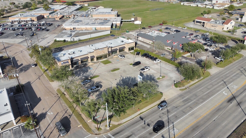 4001 Spencer Hwy, Pasadena, TX for lease - Building Photo - Image 1 of 10