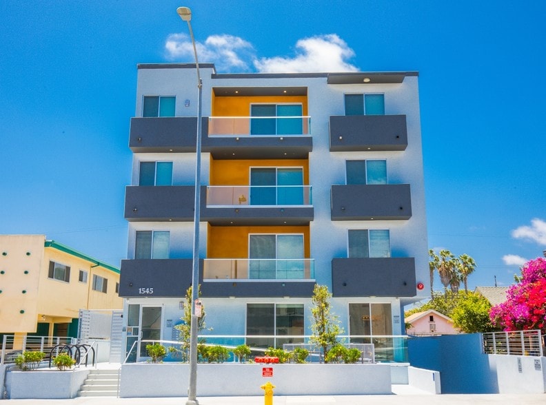 1545 S Fairfax Ave, Los Angeles, CA à vendre - Photo du bâtiment - Image 1 de 41