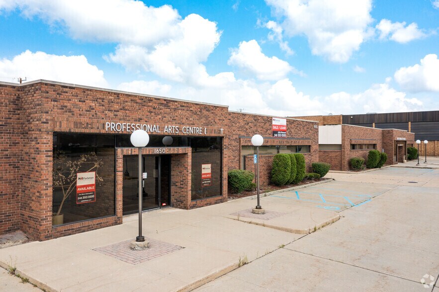 1650 Fort St, Trenton, MI à louer - Photo du bâtiment - Image 2 de 7