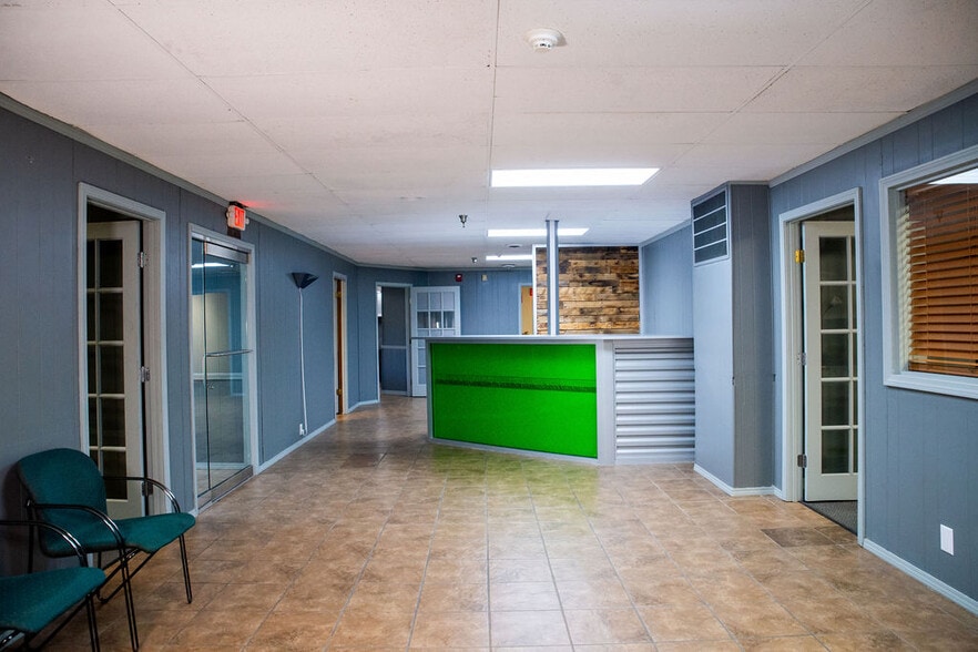 1630 N Eldon Ave, Springfield, MO à louer - Photo du bâtiment - Image 2 de 42