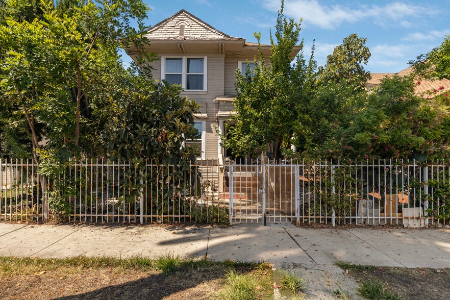 1711-1715 Toberman St, Los Angeles, CA for sale - Building Photo - Image 2 of 18