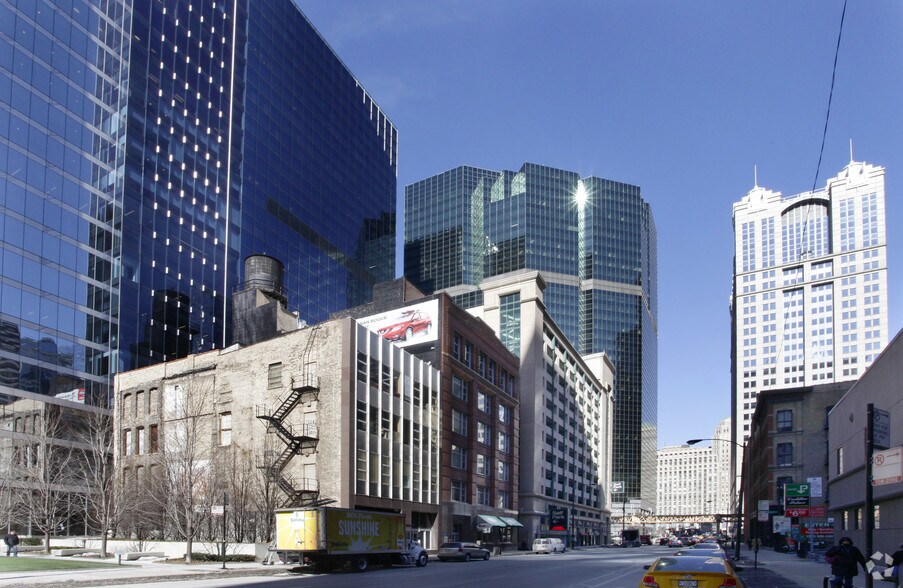 160 N Franklin St, Chicago, IL à louer - Photo du bâtiment - Image 3 de 23
