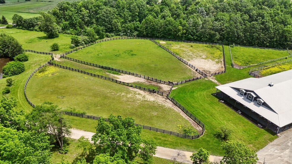 14743 Leesburg Rd, Fort Wayne, IN à vendre - Photo du bâtiment - Image 2 de 9